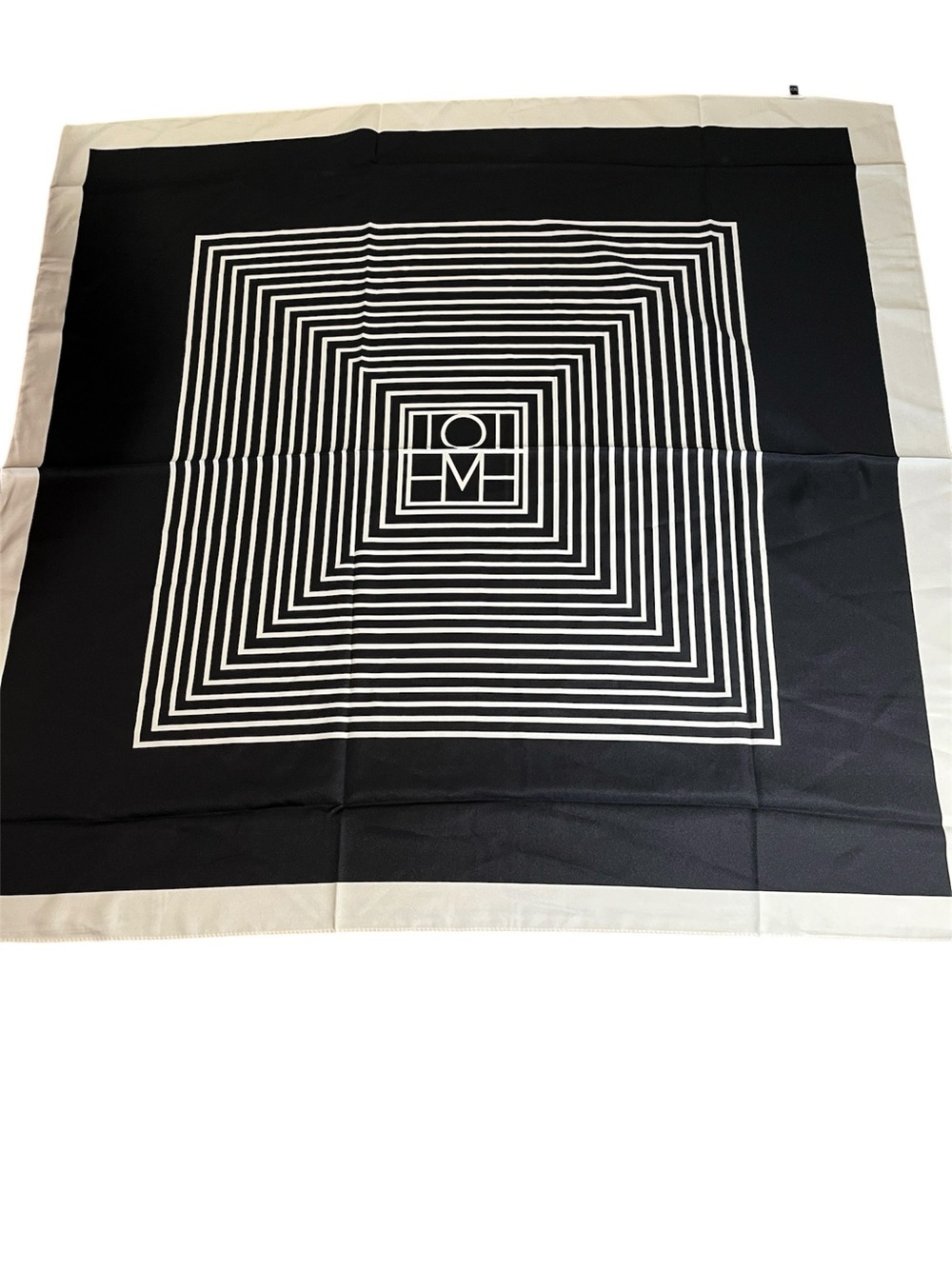 Monochrome Geometric Square Scarf
New
Poly
Black cream